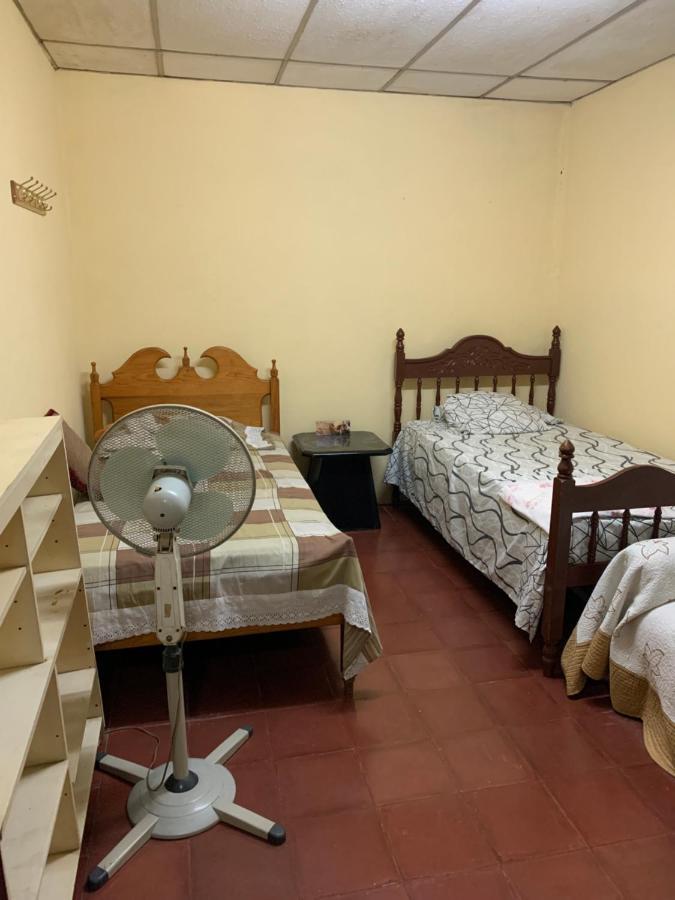 Casa Cisneros Bed & Breakfast León Εξωτερικό φωτογραφία